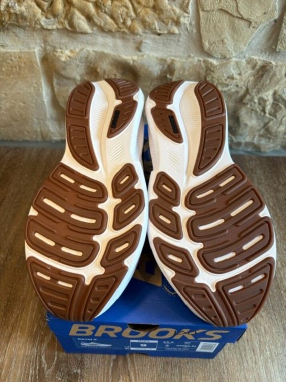 NEW IN BOX! BROOKS REVEL 9 - MENS 9 / WOMENS 10.5 - Picture 7 of 7